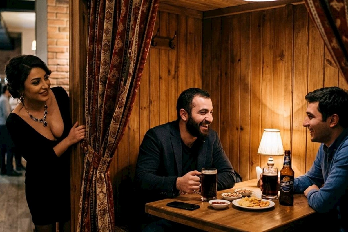 Bakıda evli kişinin dostları ilə kafeyə getməyi ona 1000 manata başa gəldi — Səbəb