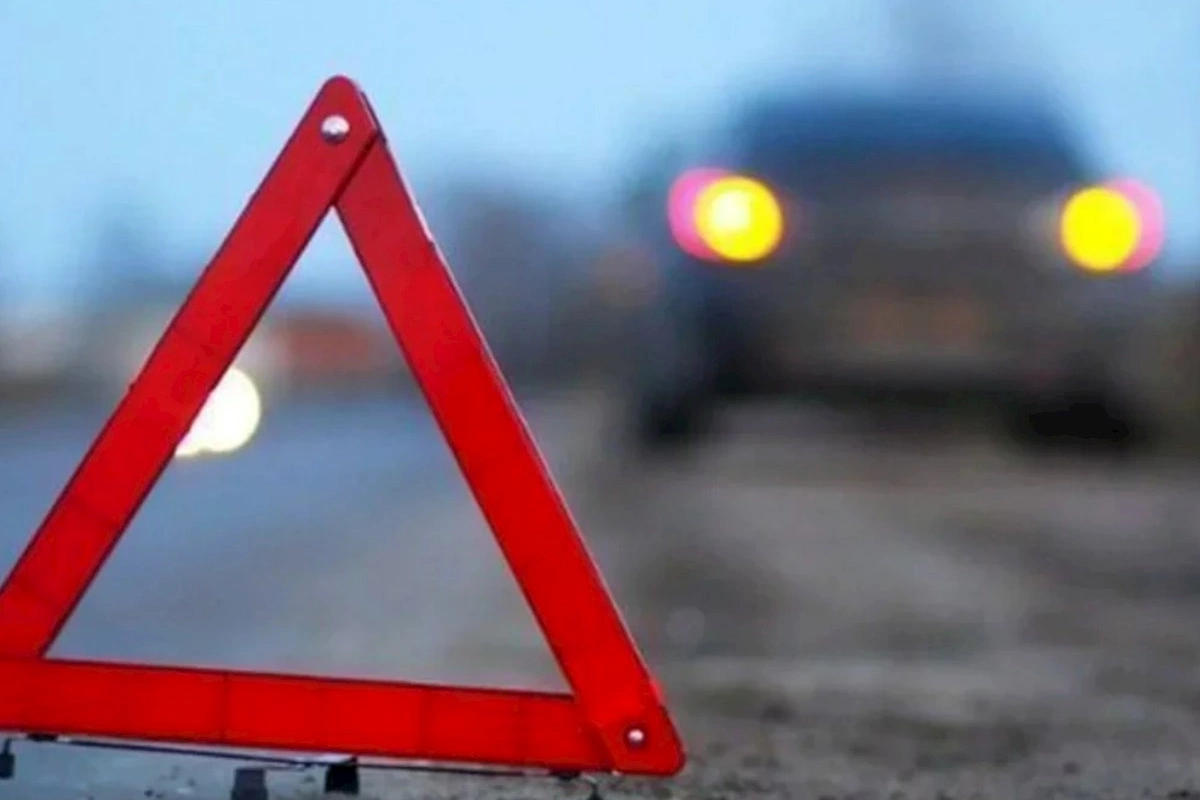 Sumqayıtda zəncirvari qəza: Dörd avtomobil və avtobus toqquşdu