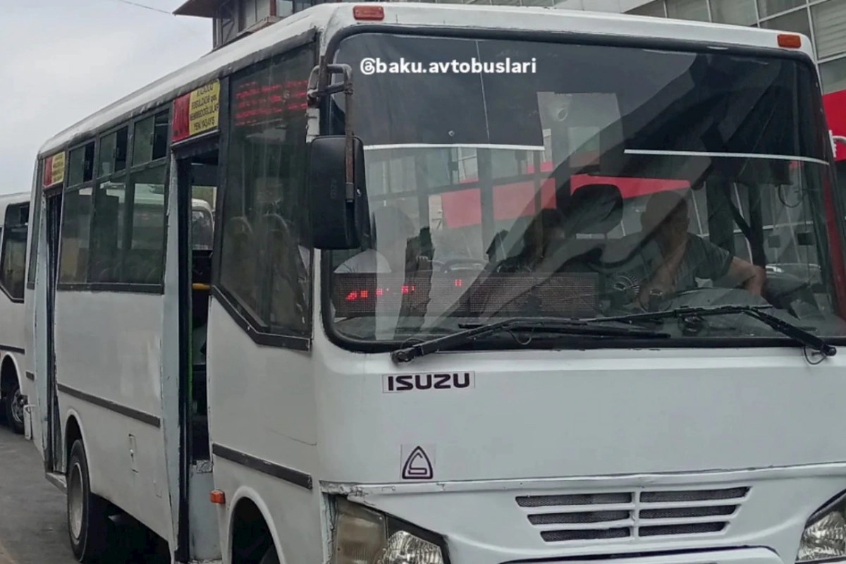 Bakıda sərnişin avtobusu qəza törətdi