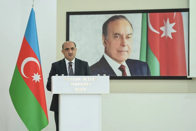 İdris İsayev Qubada pedaqoji heyətlə görüşdü — FOTOLAR İdris İsayev Qubada pedaqoji heyətlə görüşdü — FOTOLAR