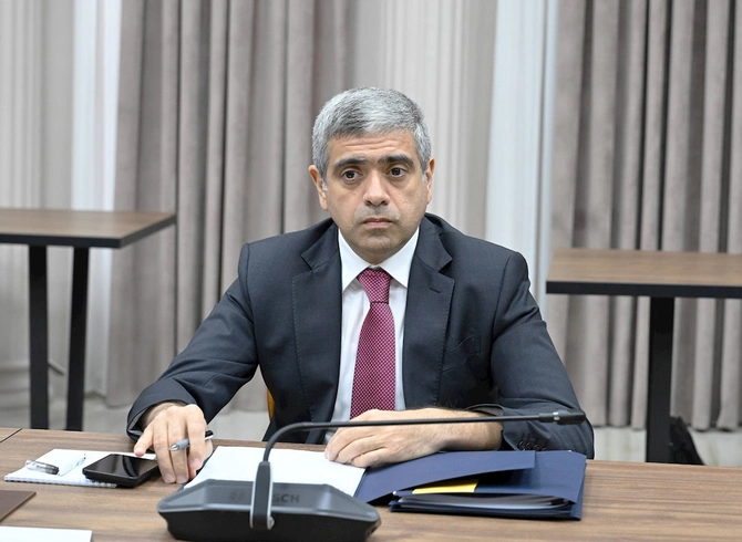 Əli Əsədov nazirləri topladı — FOTOLAR