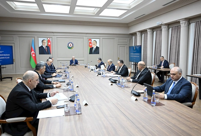 Əli Əsədov nazirləri topladı — FOTOLAR