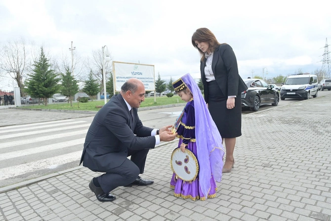 İdris İsayev Qubada pedaqoji heyətlə görüşdü — FOTOLAR İdris İsayev Qubada pedaqoji heyətlə görüşdü — FOTOLAR