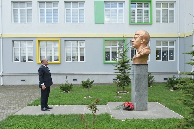 İdris İsayev Qubada pedaqoji heyətlə görüşdü — FOTOLAR İdris İsayev Qubada pedaqoji heyətlə görüşdü — FOTOLAR