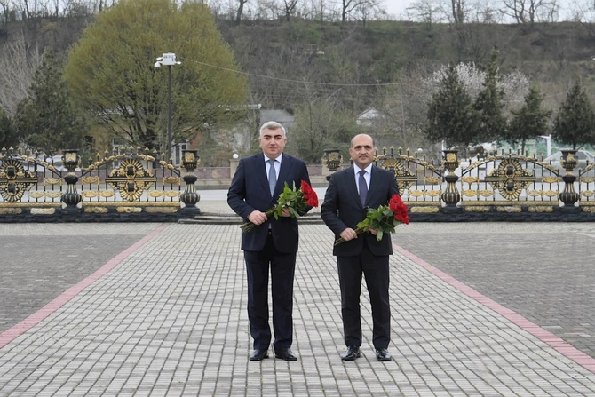 İdris İsayev Qubada pedaqoji heyətlə görüşdü — FOTOLAR İdris İsayev Qubada pedaqoji heyətlə görüşdü — FOTOLAR
