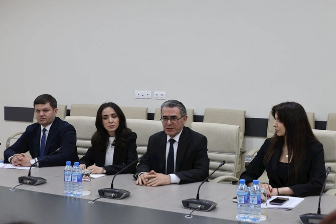 Medianın İnkişafı Agentliyində Monqolustan nümayəndə heyəti ilə görüş keçirilib — FOTOLAR Medianın İnkişafı Agentliyində Monqolustan nümayəndə heyəti ilə görüş keçirilib — FOTOLAR