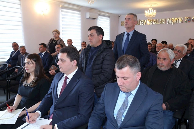Hacıqabulda növbəti vətəndaş qəbulu keçirildi — FOTOLAR Hacıqabulda növbəti vətəndaş qəbulu keçirildi — FOTOLAR
