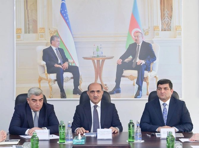 İdris İsayev Qubada pedaqoji heyətlə görüşdü — FOTOLAR İdris İsayev Qubada pedaqoji heyətlə görüşdü — FOTOLAR