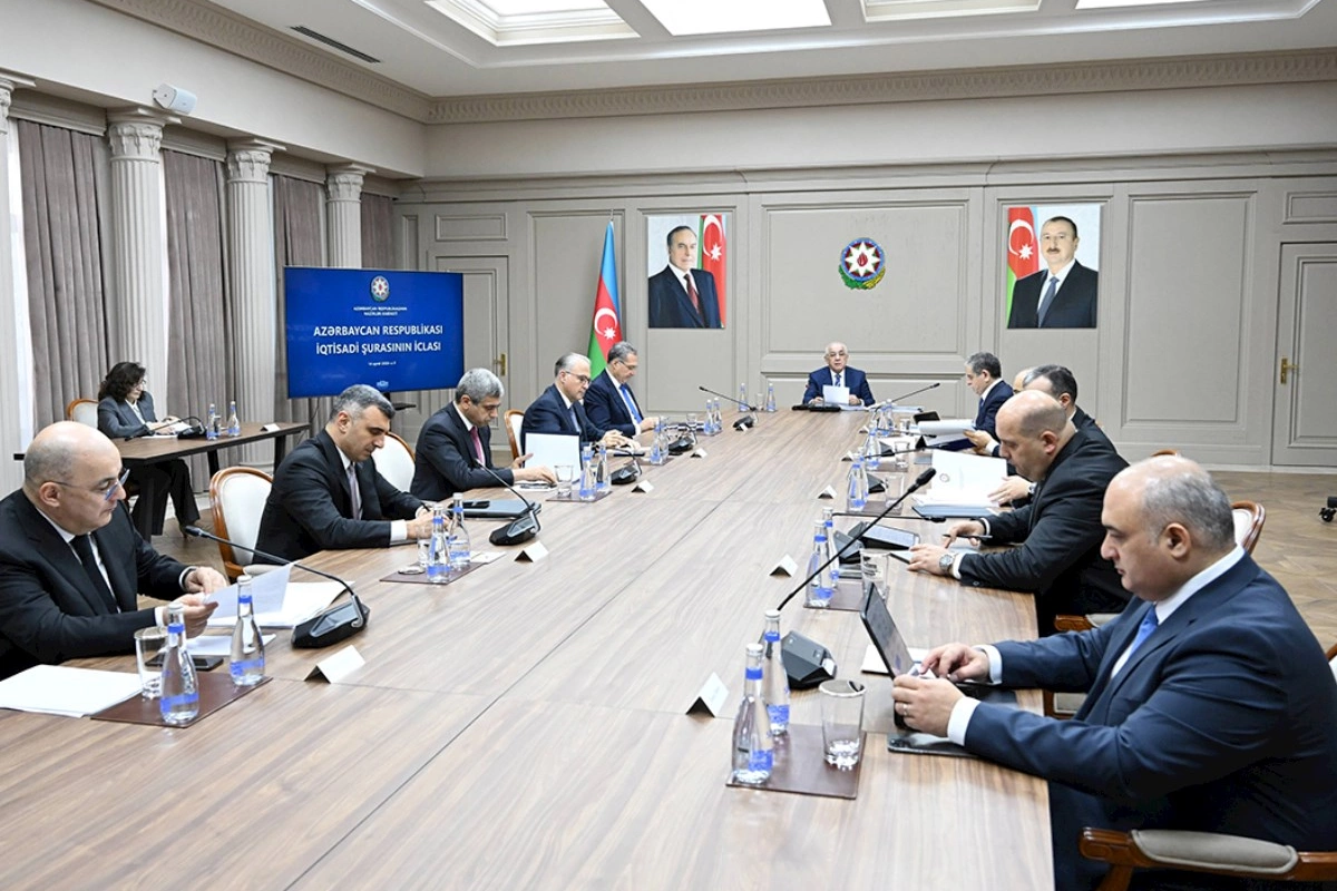 Əli Əsədov nazirləri topladı — FOTOLAR