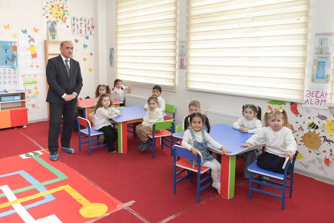 İdris İsayev Qubada pedaqoji heyətlə görüşdü — FOTOLAR İdris İsayev Qubada pedaqoji heyətlə görüşdü — FOTOLAR