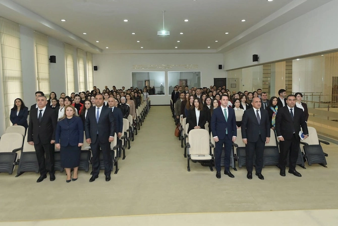 İdris İsayev Qubada pedaqoji heyətlə görüşdü — FOTOLAR İdris İsayev Qubada pedaqoji heyətlə görüşdü — FOTOLAR