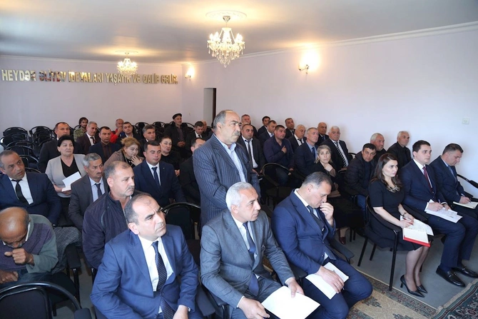 Hacıqabulda növbəti vətəndaş qəbulu keçirildi — FOTOLAR Hacıqabulda növbəti vətəndaş qəbulu keçirildi — FOTOLAR