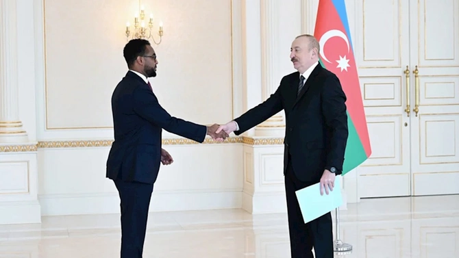 İlham Əliyev yeni səfiri qəbul etdi — FOTOLAR (YENİLƏNİB)