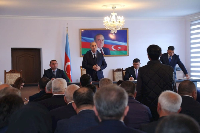Hacıqabulda növbəti vətəndaş qəbulu keçirildi — FOTOLAR Hacıqabulda növbəti vətəndaş qəbulu keçirildi — FOTOLAR