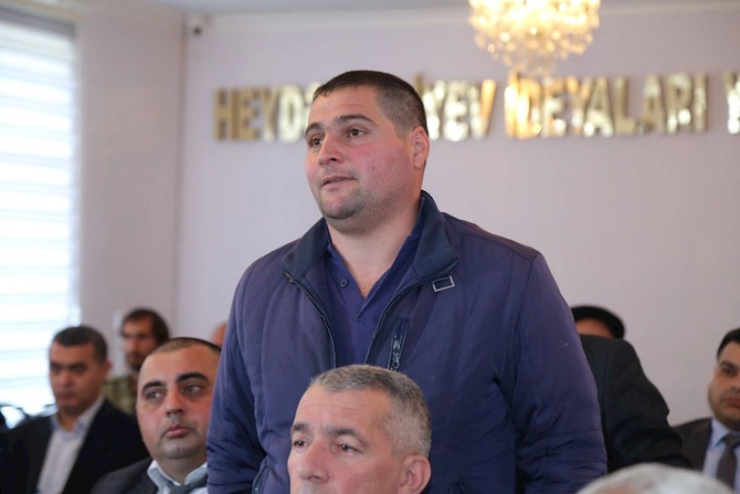 Hacıqabulda növbəti vətəndaş qəbulu keçirildi — FOTOLAR Hacıqabulda növbəti vətəndaş qəbulu keçirildi — FOTOLAR