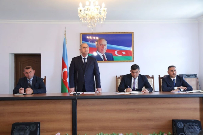 Hacıqabulda növbəti vətəndaş qəbulu keçirildi — FOTOLAR Hacıqabulda növbəti vətəndaş qəbulu keçirildi — FOTOLAR