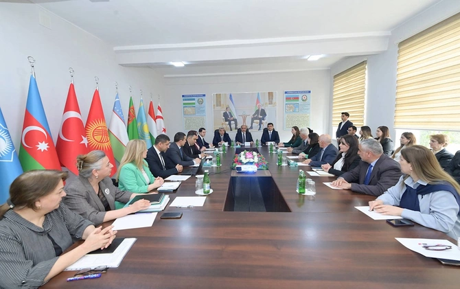 İdris İsayev Qubada pedaqoji heyətlə görüşdü — FOTOLAR İdris İsayev Qubada pedaqoji heyətlə görüşdü — FOTOLAR
