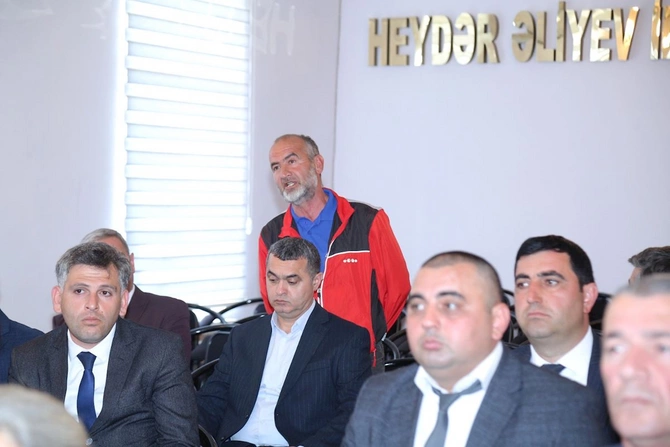 Hacıqabulda növbəti vətəndaş qəbulu keçirildi — FOTOLAR Hacıqabulda növbəti vətəndaş qəbulu keçirildi — FOTOLAR