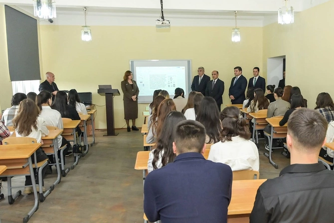 İdris İsayev Qubada pedaqoji heyətlə görüşdü — FOTOLAR İdris İsayev Qubada pedaqoji heyətlə görüşdü — FOTOLAR