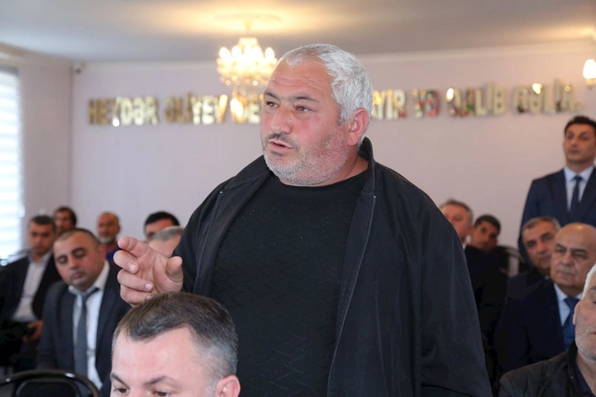 Hacıqabulda növbəti vətəndaş qəbulu keçirildi — FOTOLAR Hacıqabulda növbəti vətəndaş qəbulu keçirildi — FOTOLAR