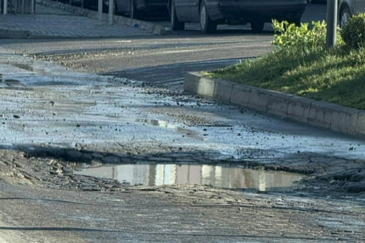 Bakıda yağışdan sonra yollar niyə aşınır? — Rəsmi CAVAB
