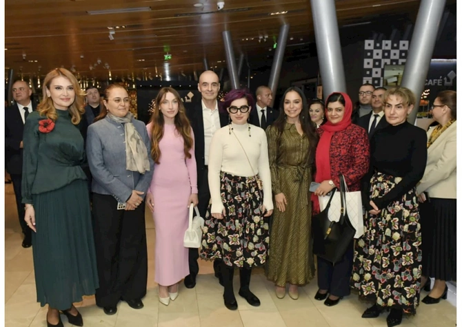 Milli Xalça Muzeyində Yaddaşa həkk olunan təsvir adlı fərdi sərgi açıldı — FOTOLAR Milli Xalça Muzeyində Yaddaşa həkk olunan təsvir adlı fərdi sərgi açıldı — FOTOLAR