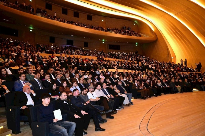 Heydər Əliyev Mərkəzində “Akinak” tammatejlı bədii filminin premyerası keçirilib — FOTOLAR Heydər Əliyev Mərkəzində “Akinak” tammatejlı bədii filminin premyerası keçirilib — FOTOLAR