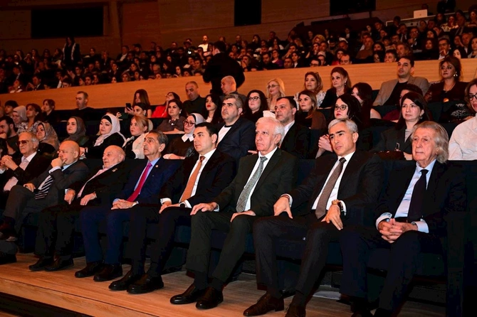 Heydər Əliyev Mərkəzində “Akinak” tammatejlı bədii filminin premyerası keçirilib — FOTOLAR Heydər Əliyev Mərkəzində “Akinak” tammatejlı bədii filminin premyerası keçirilib — FOTOLAR