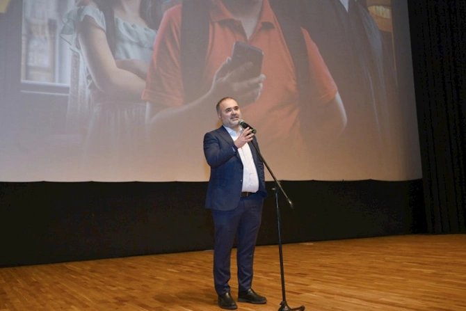 “Mən, Lalə, bir də Şerlok Holms 2” filminin ikinci mövsümü ictimaiyyətə təqdim olundu — FOTOLAR “Mən, Lalə, bir də Şerlok Holms 2” filminin ikinci mövsümü ictimaiyyətə təqdim olundu — FOTOLAR
