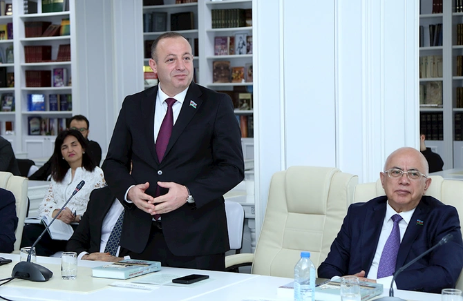 AMEA-da “Dünya hərb sənətinin Nadir şah zirvəsi” kitabının təqdimatı olub — FOTOLAR