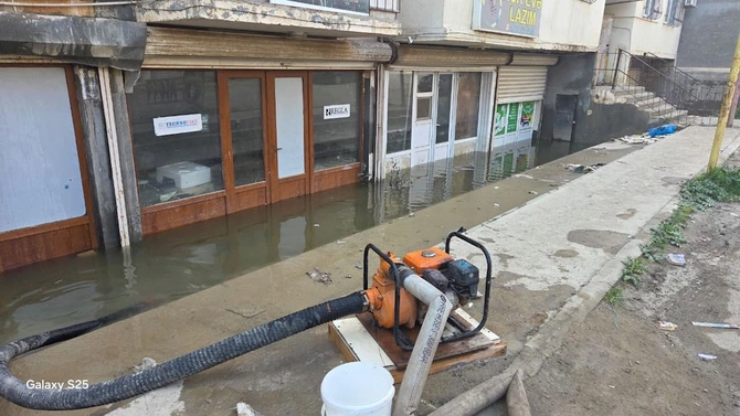 Abşeronda yağışın fəsadları aradan qaldırılır — FOTOLAR Abşeronda yağışın fəsadları aradan qaldırılır — FOTOLAR