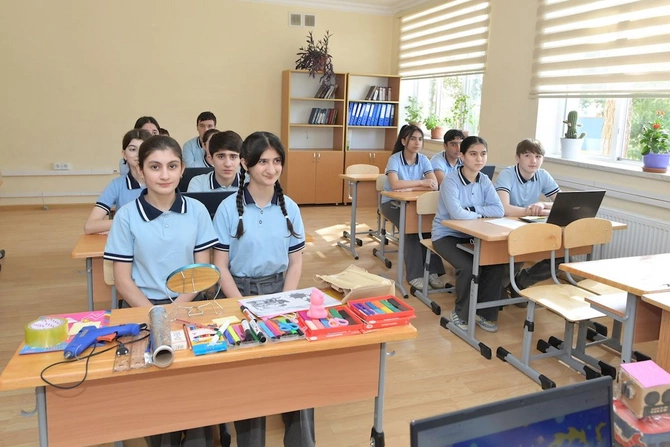 Emin Əmrullayev Xaçmazda tədris prosesi ilə tanış oldu — FOTOLAR Emin Əmrullayev Xaçmazda tədris prosesi ilə tanış oldu — FOTOLAR