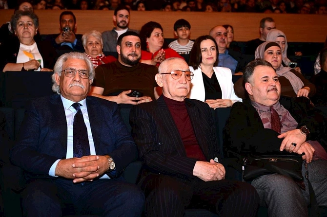 Heydər Əliyev Mərkəzində “Akinak” tammatejlı bədii filminin premyerası keçirilib — FOTOLAR Heydər Əliyev Mərkəzində “Akinak” tammatejlı bədii filminin premyerası keçirilib — FOTOLAR