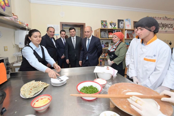 Emin Əmrullayev Xaçmazda tədris prosesi ilə tanış oldu — FOTOLAR Emin Əmrullayev Xaçmazda tədris prosesi ilə tanış oldu — FOTOLAR