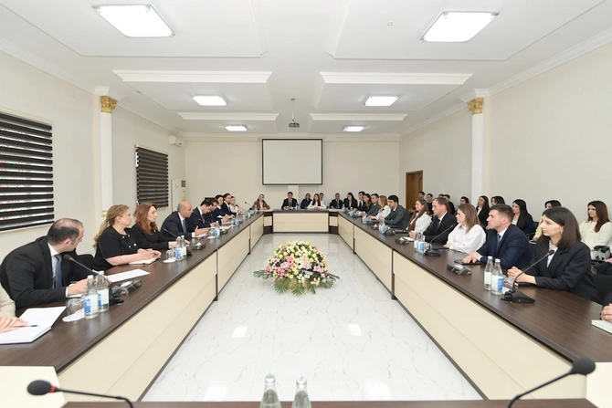 Emin Əmrullayev Quba-Xaçmaz regionu üzrə bir qrup təhsil işçisi ilə görüşlər keçirib — FOTOLAR