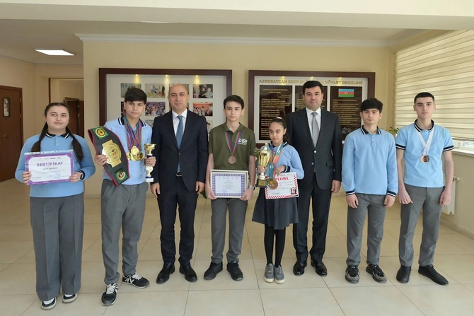 Emin Əmrullayev Xaçmazda tədris prosesi ilə tanış oldu — FOTOLAR Emin Əmrullayev Xaçmazda tədris prosesi ilə tanış oldu — FOTOLAR