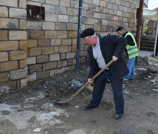 Abşeronda yağışın fəsadları aradan qaldırılır — FOTOLAR Abşeronda yağışın fəsadları aradan qaldırılır — FOTOLAR