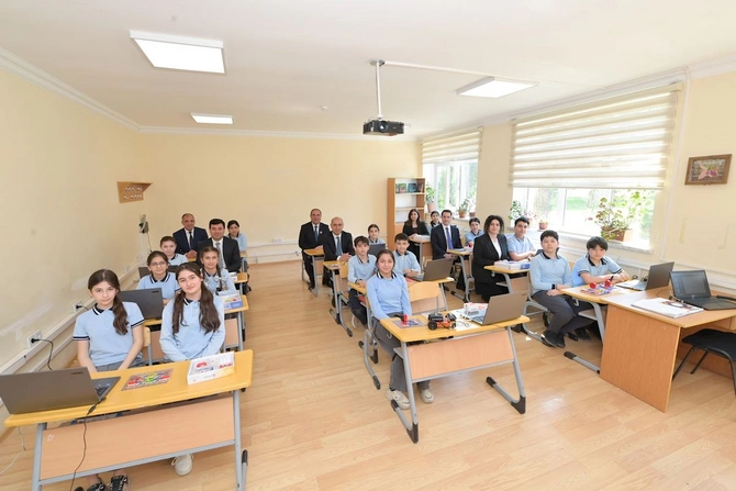 Emin Əmrullayev Xaçmazda tədris prosesi ilə tanış oldu — FOTOLAR Emin Əmrullayev Xaçmazda tədris prosesi ilə tanış oldu — FOTOLAR