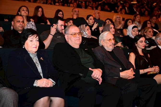 Heydər Əliyev Mərkəzində “Akinak” tammatejlı bədii filminin premyerası keçirilib — FOTOLAR Heydər Əliyev Mərkəzində “Akinak” tammatejlı bədii filminin premyerası keçirilib — FOTOLAR
