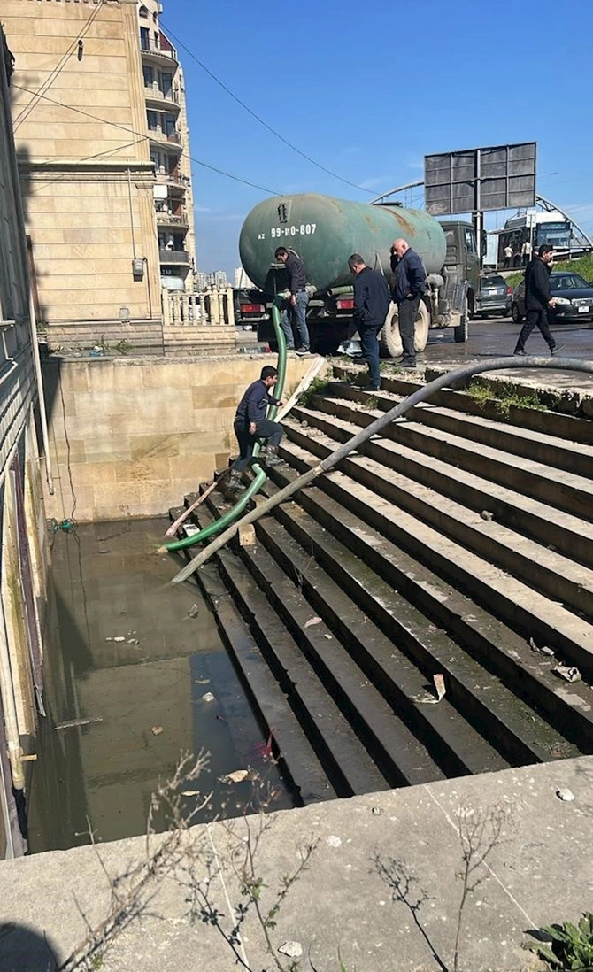 Abşeronda yağışın fəsadları aradan qaldırılır — FOTOLAR Abşeronda yağışın fəsadları aradan qaldırılır — FOTOLAR