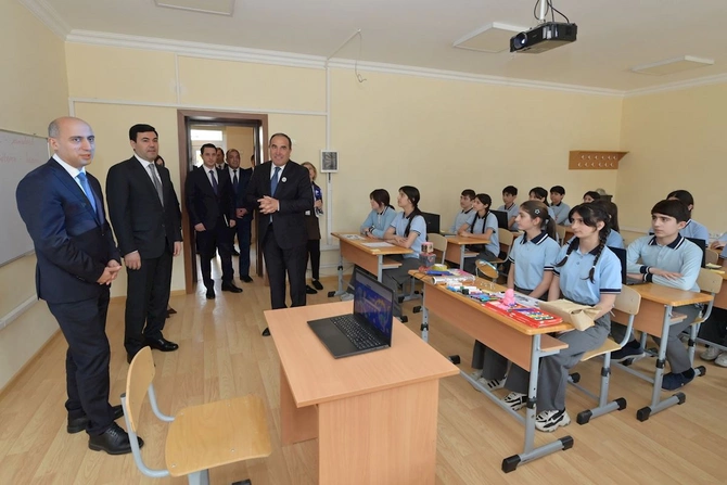 Emin Əmrullayev Xaçmazda tədris prosesi ilə tanış oldu — FOTOLAR Emin Əmrullayev Xaçmazda tədris prosesi ilə tanış oldu — FOTOLAR