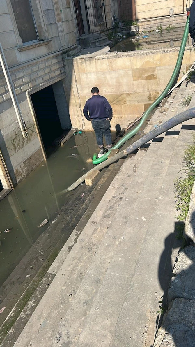 Abşeronda yağışın fəsadları aradan qaldırılır — FOTOLAR Abşeronda yağışın fəsadları aradan qaldırılır — FOTOLAR