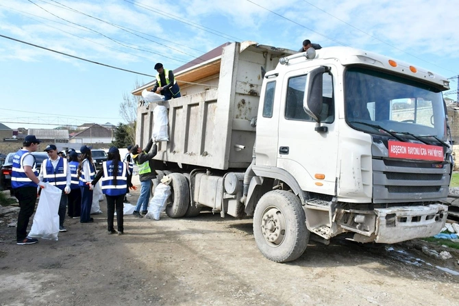 Abşeronda yağışın fəsadları aradan qaldırılır — FOTOLAR Abşeronda yağışın fəsadları aradan qaldırılır — FOTOLAR