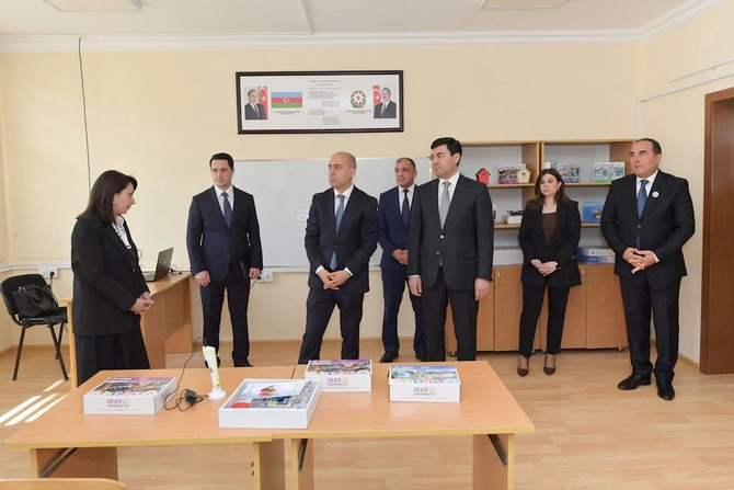 Emin Əmrullayev Xaçmazda tədris prosesi ilə tanış oldu — FOTOLAR Emin Əmrullayev Xaçmazda tədris prosesi ilə tanış oldu — FOTOLAR
