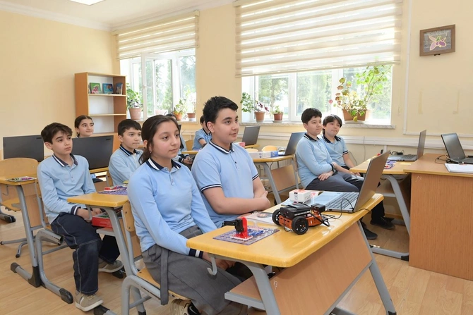Emin Əmrullayev Xaçmazda tədris prosesi ilə tanış oldu — FOTOLAR Emin Əmrullayev Xaçmazda tədris prosesi ilə tanış oldu — FOTOLAR