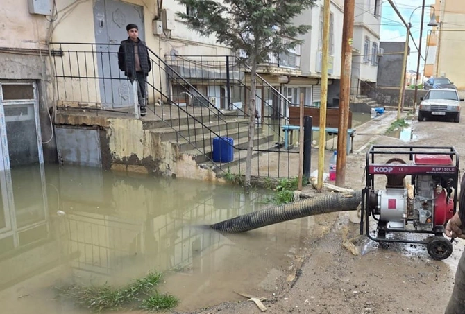 Abşeronda yağışın fəsadları aradan qaldırılır — FOTOLAR Abşeronda yağışın fəsadları aradan qaldırılır — FOTOLAR