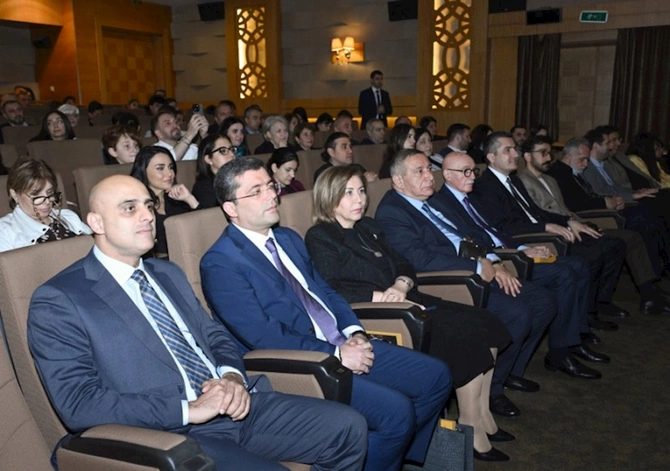 “Mən, Lalə, bir də Şerlok Holms 2” filminin ikinci mövsümü ictimaiyyətə təqdim olundu — FOTOLAR “Mən, Lalə, bir də Şerlok Holms 2” filminin ikinci mövsümü ictimaiyyətə təqdim olundu — FOTOLAR