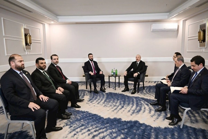 İlham Əliyev Antalyada Əhməd Əl Şaraa ilə görüşüb — FOTO