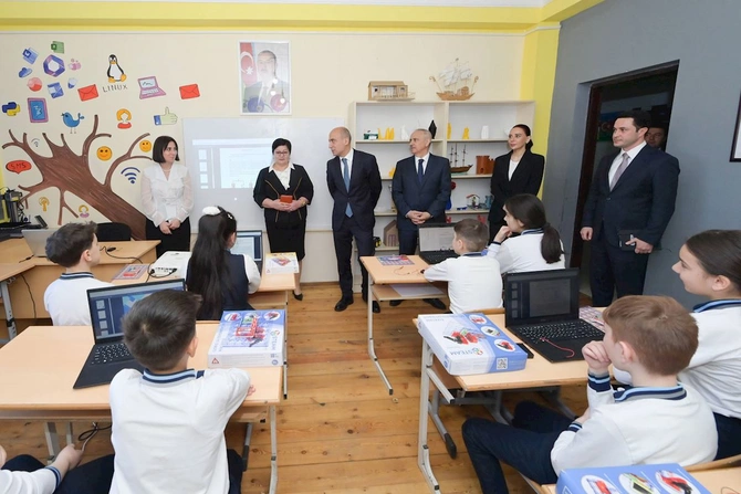 Emin Əmrullayev Qusarda məktəbdə tədris prosesi ilə tanış olub — FOTOLAR