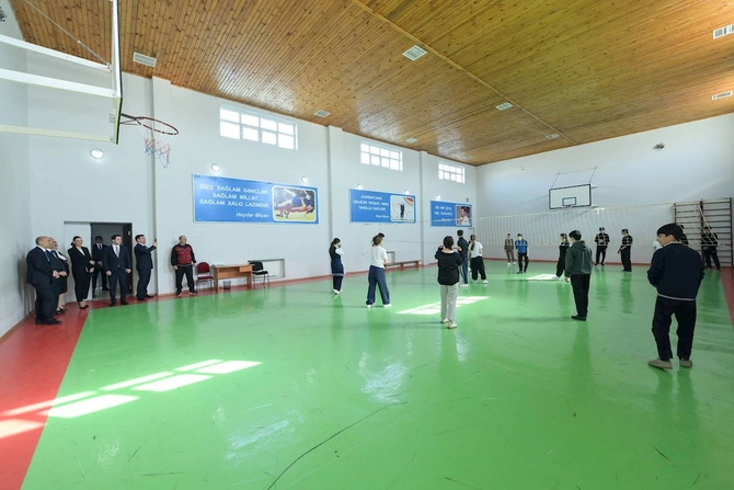 Emin Əmrullayev Qusarda məktəbdə tədris prosesi ilə tanış olub — FOTOLAR